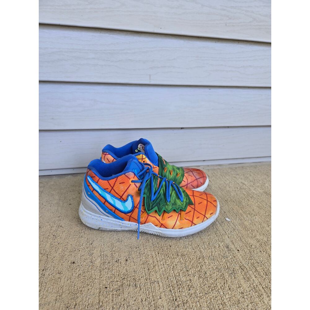 Nike Kyrie Sponge-bob Square Pants Pineapple House Size 3Y